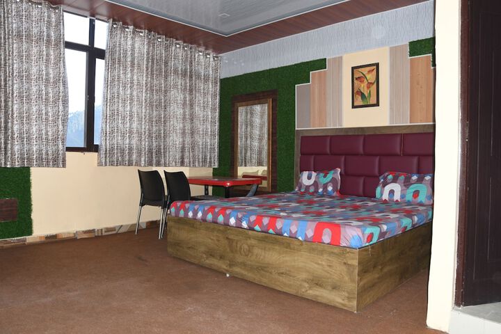 Room 8 of 16