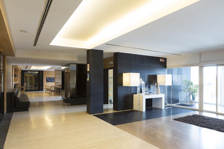 Entrance & Lobby