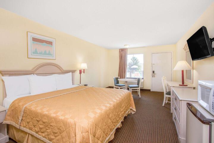 1 King Bed (10 of 13)