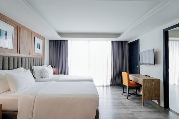 Room 34 of 110