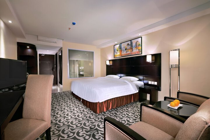 Room 5 of 17