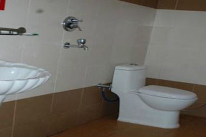 Room 3 of 32