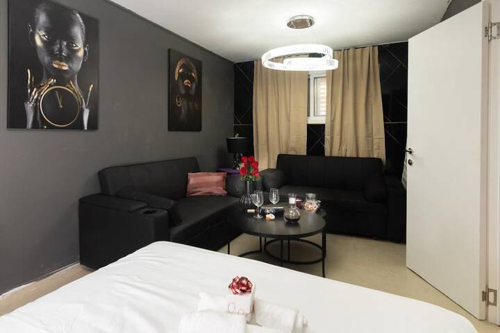 Room 5 of 13