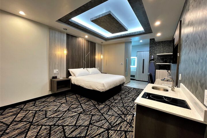 Room 7 of 18