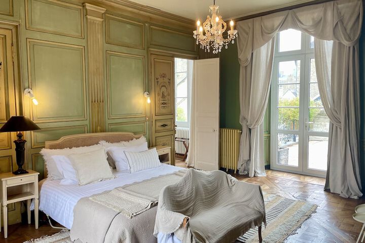 Room 4 of 37
