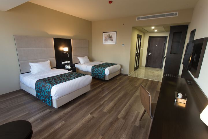 Room 10 of 79