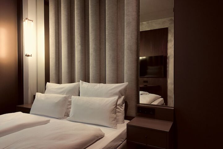 Room 25 of 116