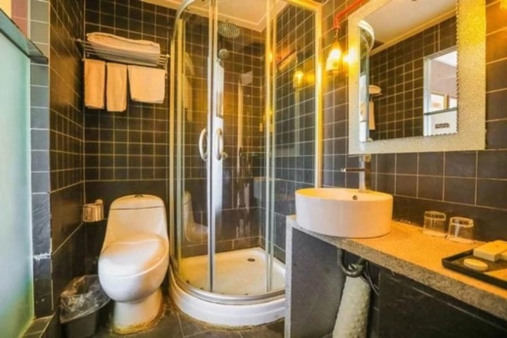 Room 14 of 24