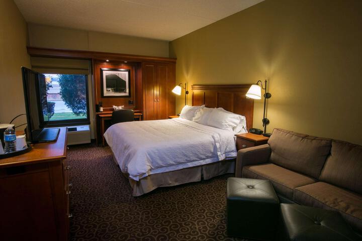 1 King Bed (11 of 17)
