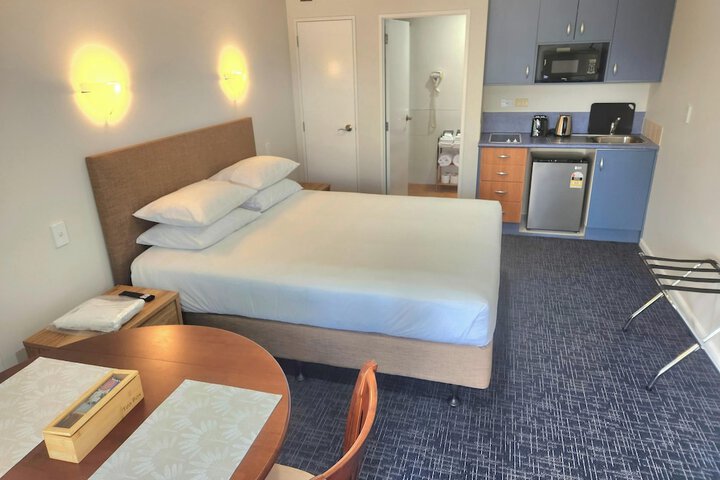 Room 33 of 47