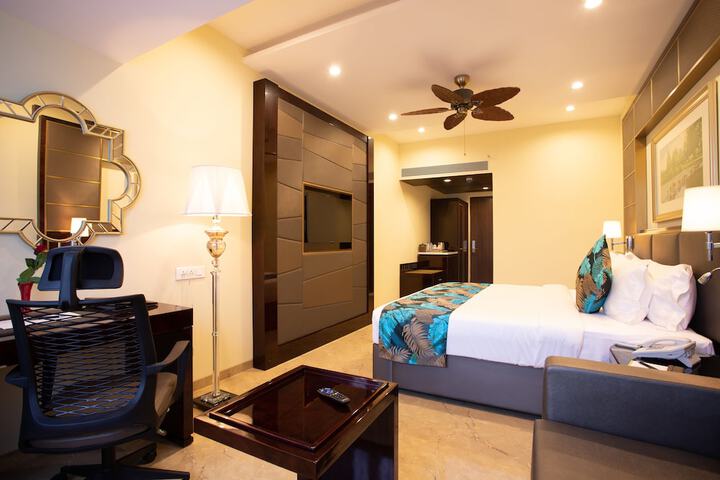 Room 9 of 37