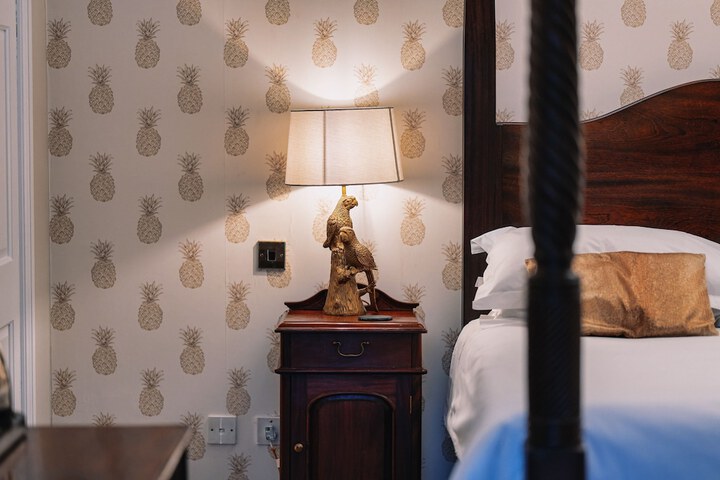 Room 34 of 178