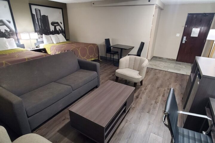 1 Queen Bed Mobility Accessible (9 of 10)