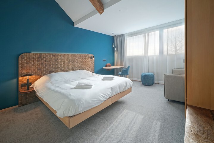 Room 12 of 37