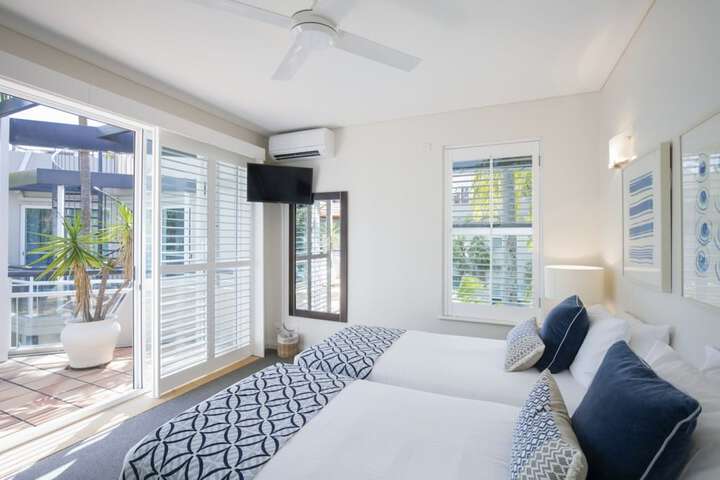 Room 28 of 120