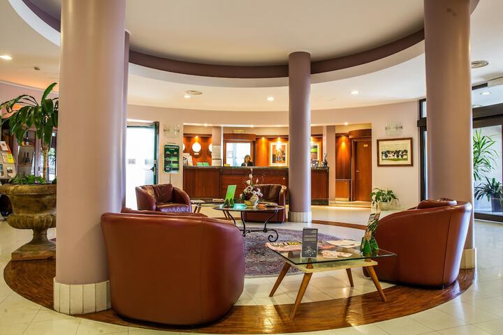 Guest Lobby