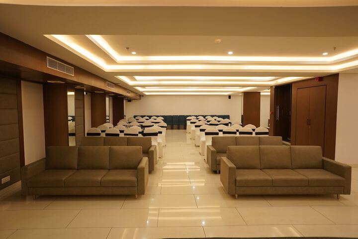 Ballroom/Hall 46 of 52