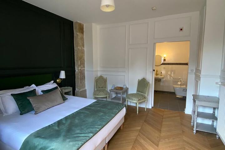 Room 26 of 123