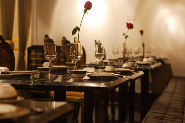 Dining 77 of 94