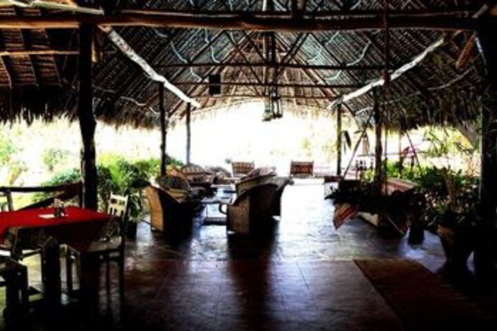 Lounge 16 of 50