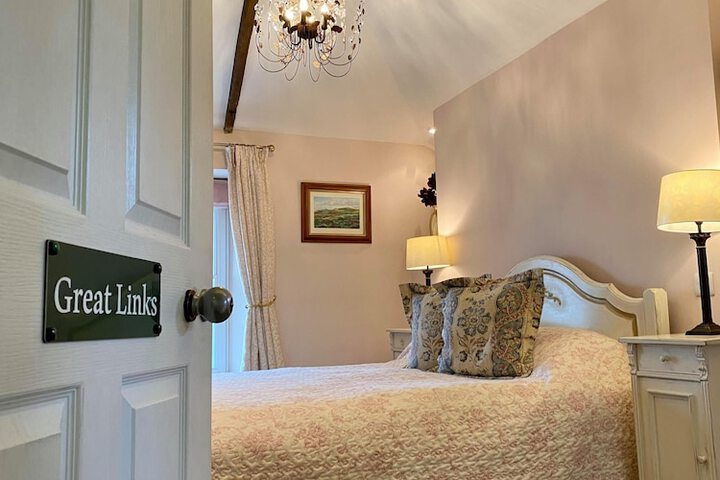 Room 2 of 28