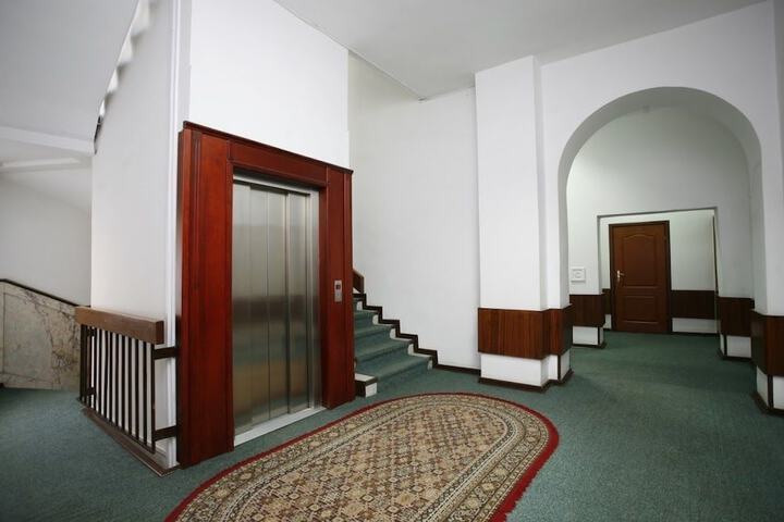 Ballroom/Hall 21 of 22
