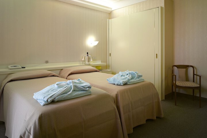 Room 4 of 17