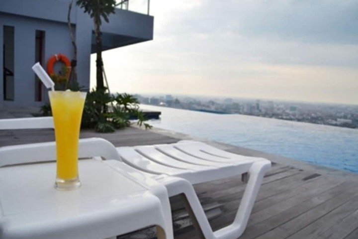 Hotel Pool