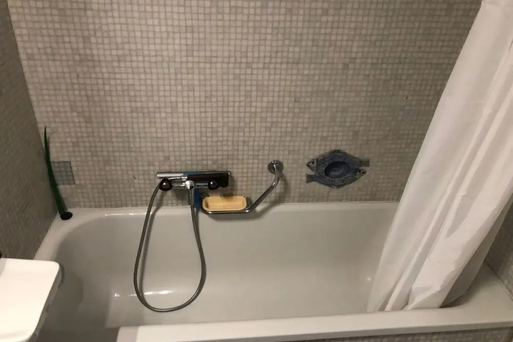 Room 8 of 12