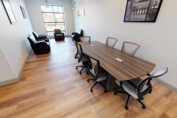 Cozy King Bed Free Parking Easy Ride to NYC in Newark, NJ