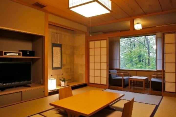 Room 4 of 34