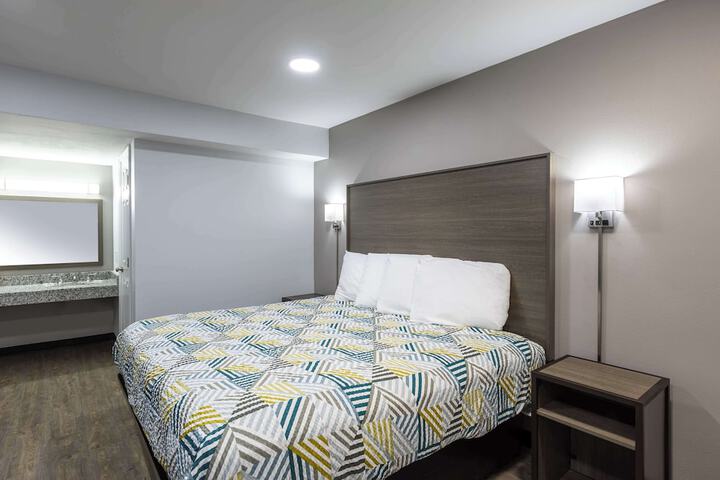 Room 14 of 27