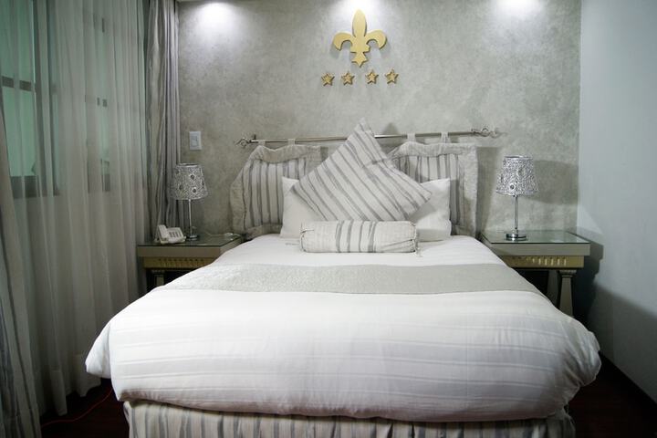 Room 13 of 27