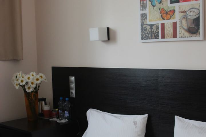Room 8 of 18