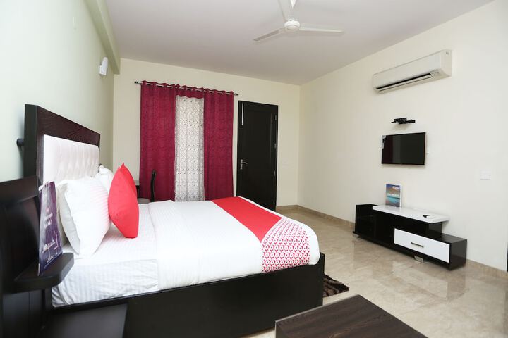 Room 9 of 29