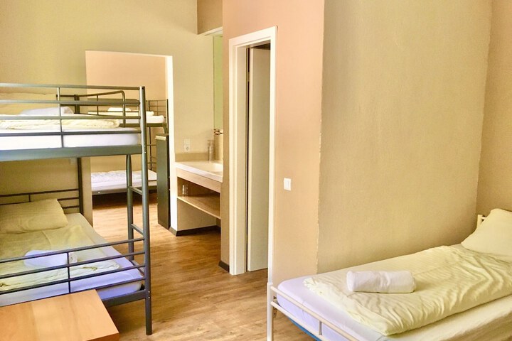 Room 20 of 76