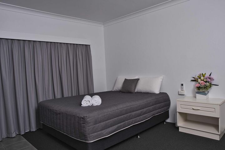 Room 7 of 33