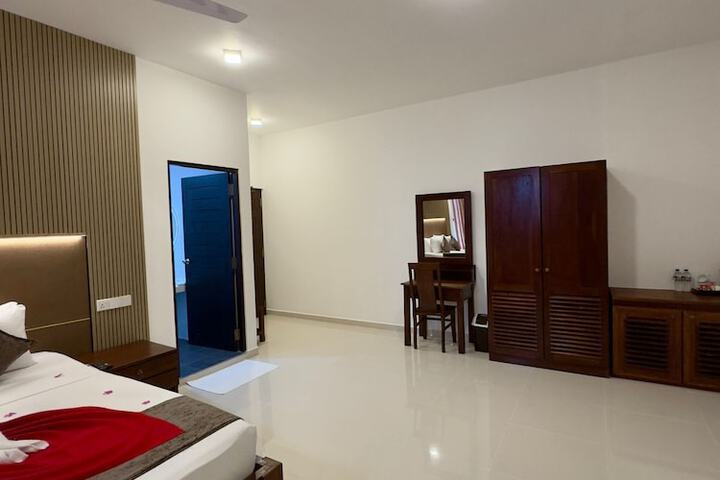 Room 10 of 30