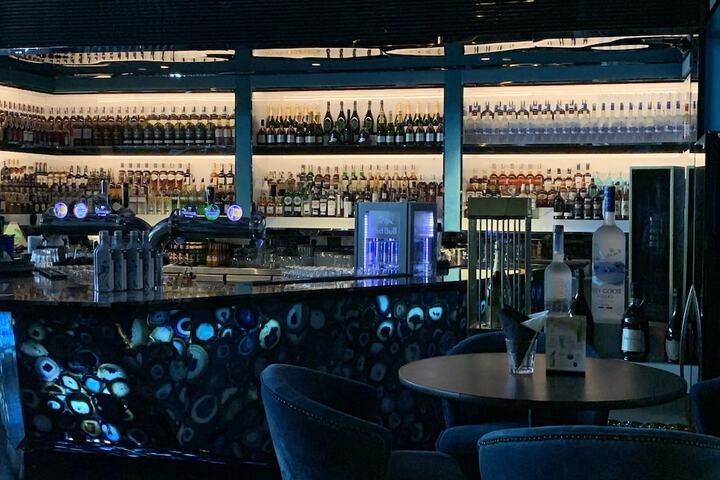 Lounge 93 of 113
