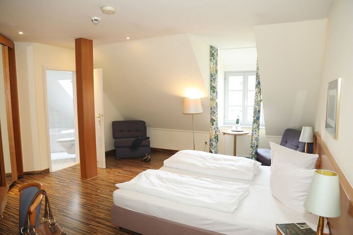 Room 9 of 60
