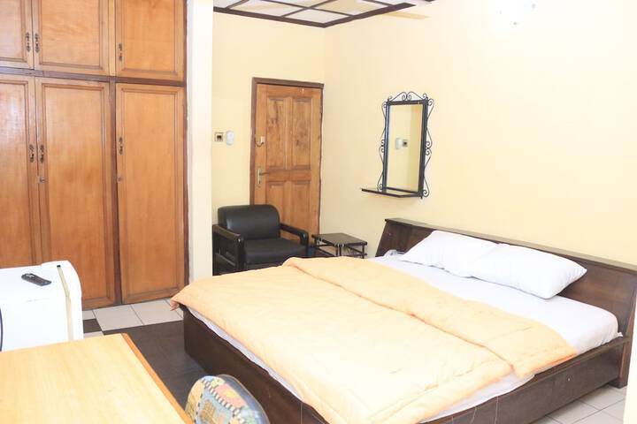 Room 5 of 12