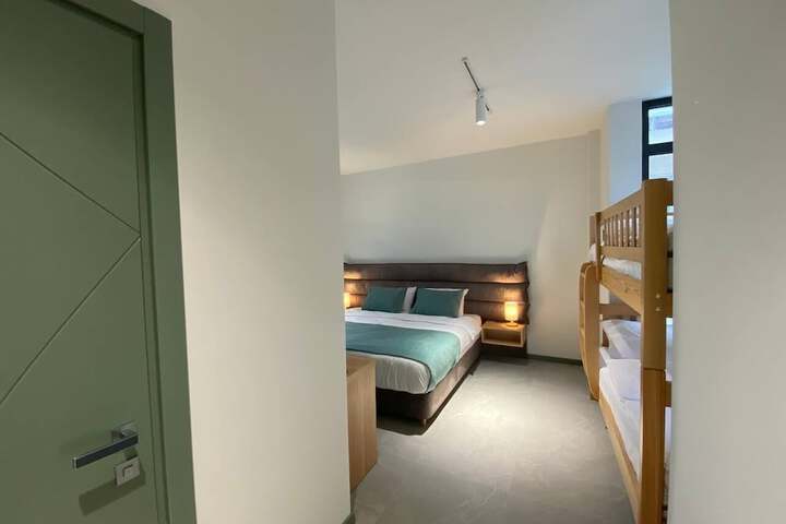 Room 46 of 62