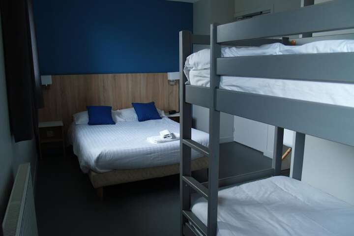 Room 17 of 38