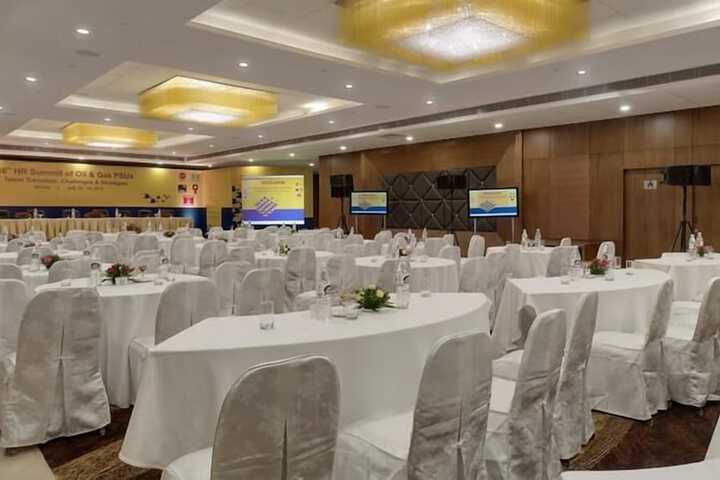 Ballroom/Hall 44 of 75