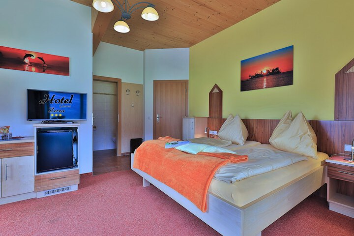 Room 5 of 87