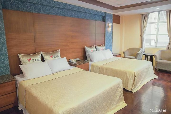 Room 10 of 31