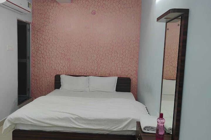 Room 13 of 38