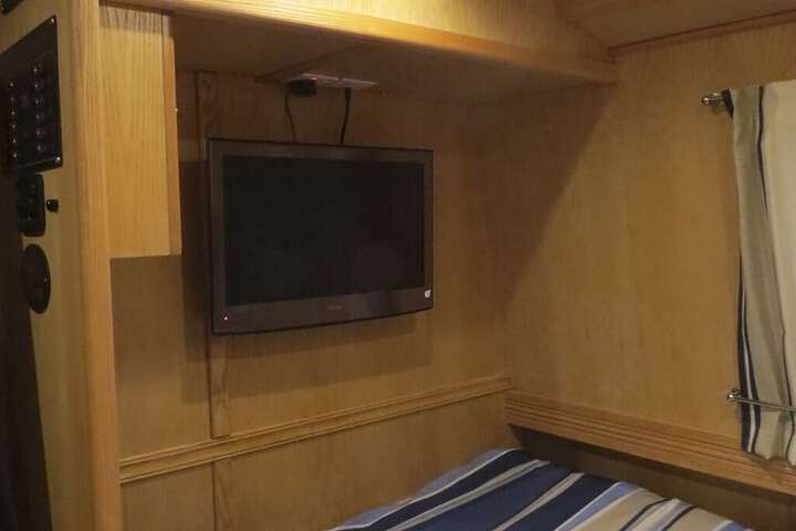 Room 6 of 32