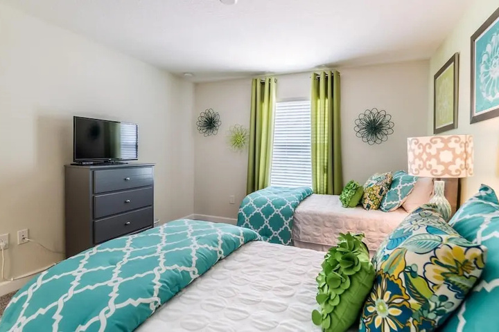 Room 4 of 15