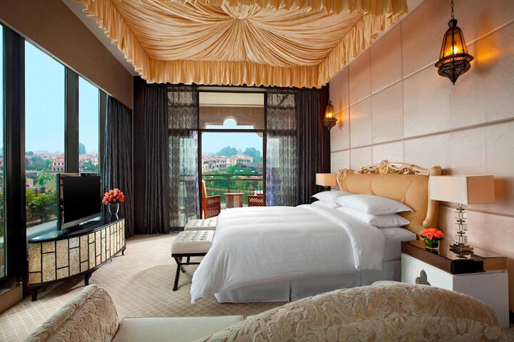 Room 15 of 68